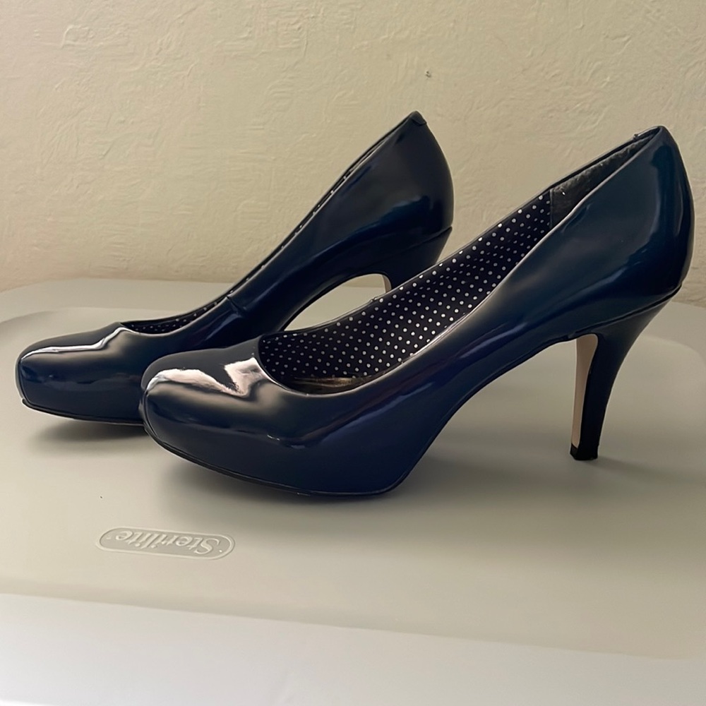 Navy blue heels
